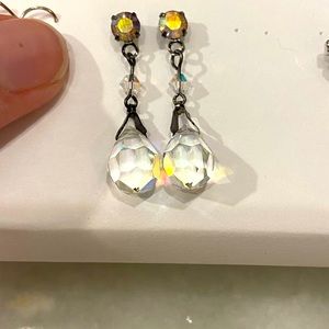 NWOT 3 tier drop iridescent crystal earring